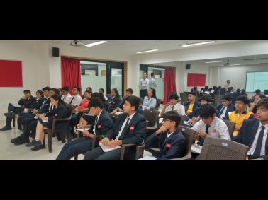 Mr. Jamshed Irani Educates MET Rishikul Students on Cybercrime