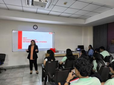 Insightful Session on the University of London Programs at MRV